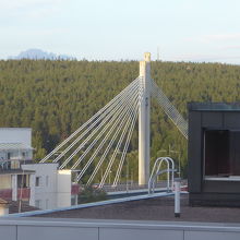 昼間にホテルの部屋の窓から見たロウソク橋