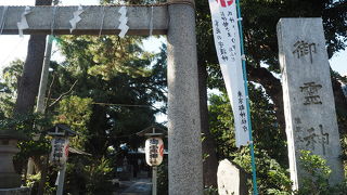 ちょっと高台にあがったところにあります