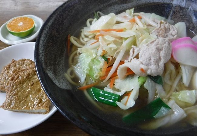 八幡浜駅の乗り継ぎ時間で名物八幡浜ちゃんぽんとじゃこ天を食す