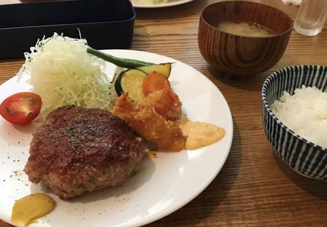 豚肉のハンバーグ絶品