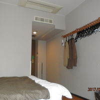 ダブルベッドと畳のスペース