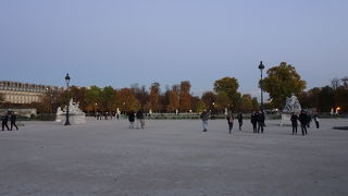 セーヌ川沿いにある公園