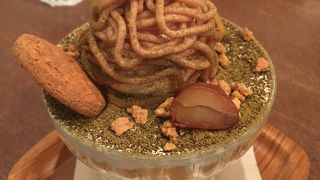 パフェを食べに行きました