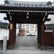 井原西鶴のお寺があります。