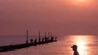 海に伸びる桟橋が有名スポット