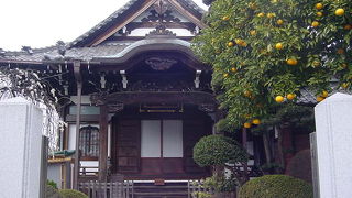 お堂は歴史を感じます