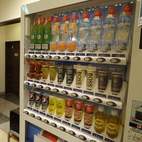 ドリンク類の自販機　値段は安め