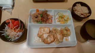 手頃なランチビュッフェです。