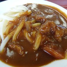 食べ放題のうどんにカレーをかけました