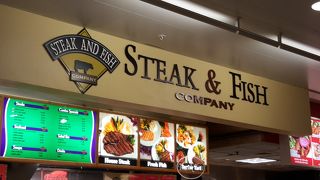 アラモアナセンター内でステーキ