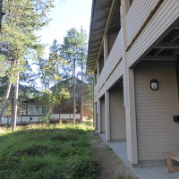 部屋の外は林で、散歩もできました