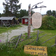 サーメ人の住居が展示されています