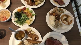 人気のビュッフェ