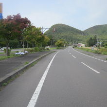この辺りの湖岸道路は少し開けた印象があります