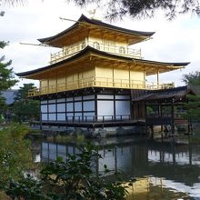 裏側は意外と誰も写真を撮らない