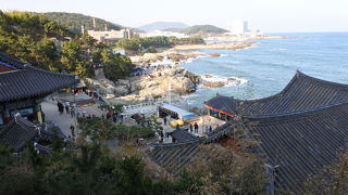海辺にある人気のお寺
