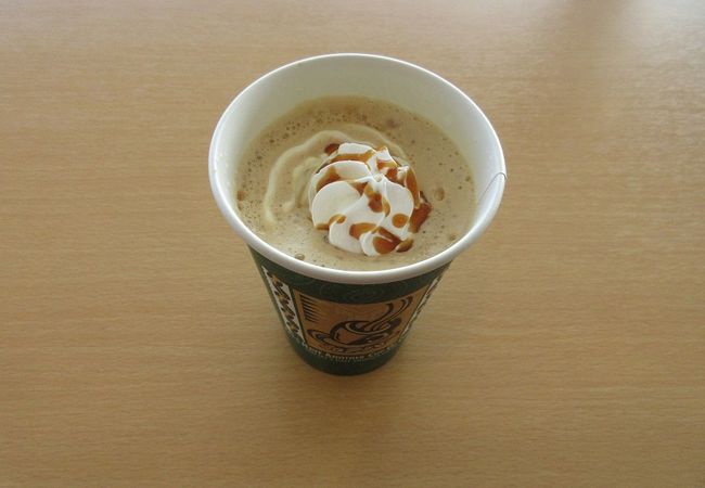 茨城空港唯一のカフェです。ちなみにキャラメルラテ４００円。