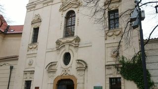 館内にトイレはありません