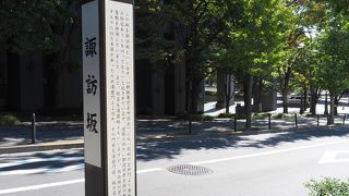 クラシックハウス前の坂道