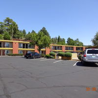 1階の部屋は駐車場に面しています。