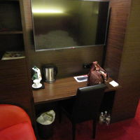 大きな薄型TVあり。