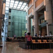 レストラン入口にて