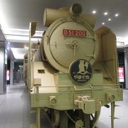 ダンボール製蒸気機関車が展示されていました
