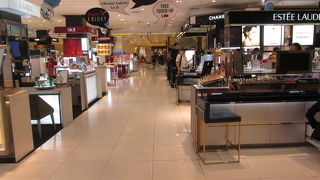 男性の美容スタッフがいた