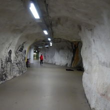 地下への素堀トンネル