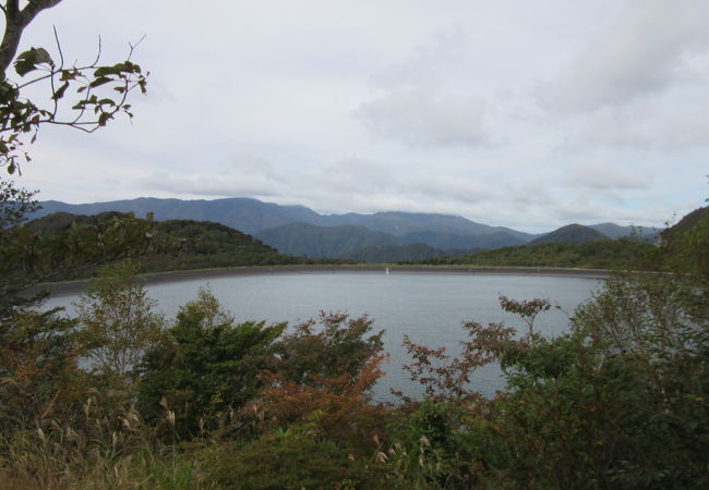 沼原湿原散策のベース、人造湖沼原湖も望めます