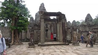 アンコールトムの中心寺院