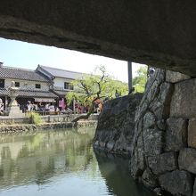 中橋の橋の下から。