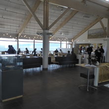 博物館にはレストラン、ショップがあります