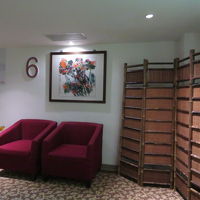 6階のエレベーター横です