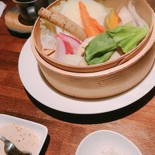 季節野菜のセイロ蒸し