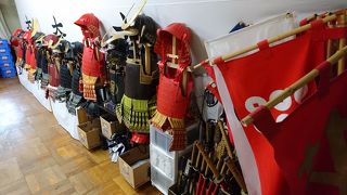 甲冑体験ができる