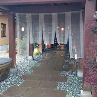 花いちの玄関前