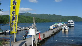 ボート遊びができるおおきな湖です