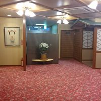 こじんまりとした静かなロビー。