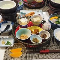 郷土色豊かで健康的な朝食。お米がおいしい。