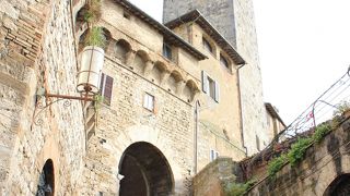 初期の町の城壁門