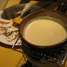 タコのカルパッチョとチーズフォンデュ