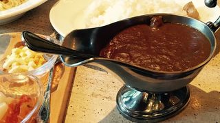 ランチは満員！太陽の光が気持ちいい