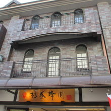 食べ歩きにソフトをどうぞ