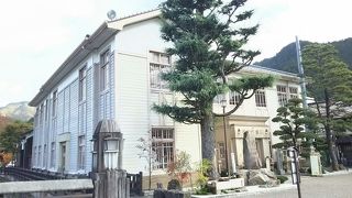 観光案内、休憩所、食堂、レンタサイクルがあります。