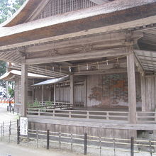 能舞台の建物をアップで！！