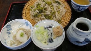 ソバ＋ワサビの茎漬け＝アルプスわさびソバ