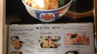 圧倒的は日本食店の出店。これは、ここに来ればラーメンからおにぎりまでなんでもあります。