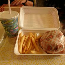 ハンバーガーとポテト