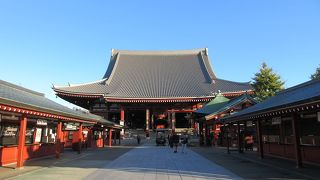 無料で境内に入ることが出来るので、通り過ぎる際に一礼して行く地元の方もいらっしゃいました。